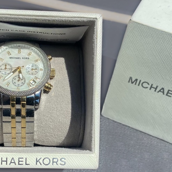 Michael Kors Women’s Watch Ritz Two Tone MK5057 - Picture 15 of 16